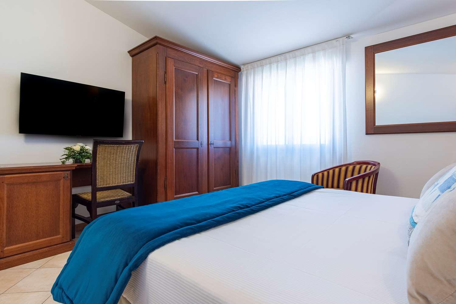 Best Western Hotel Blumarea Кастельсардо Экстерьер фото